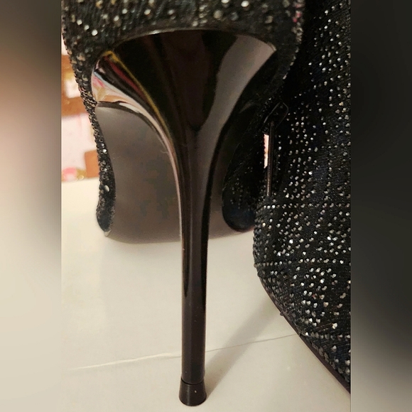 GUESS "Fazzie 2" Black Ankle Embellished Pointed Toe Stilettos Sz 5 NWB - Picture 9 of 9